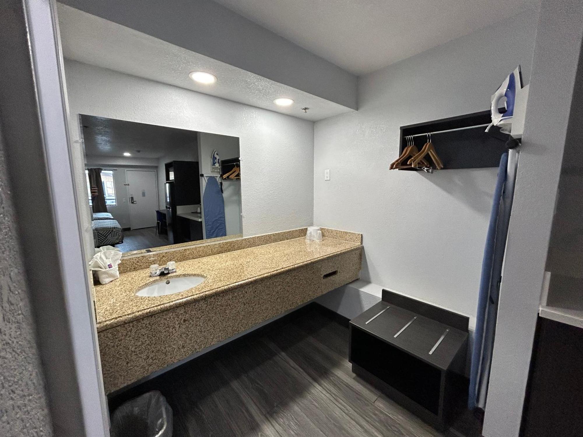 Hotel 6 Bakersfield, Ca South 2*