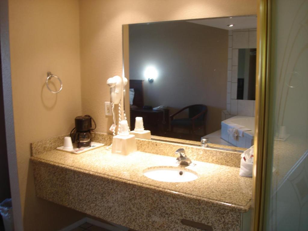 6 Bakersfield, Ca South 2* Bakersfield
