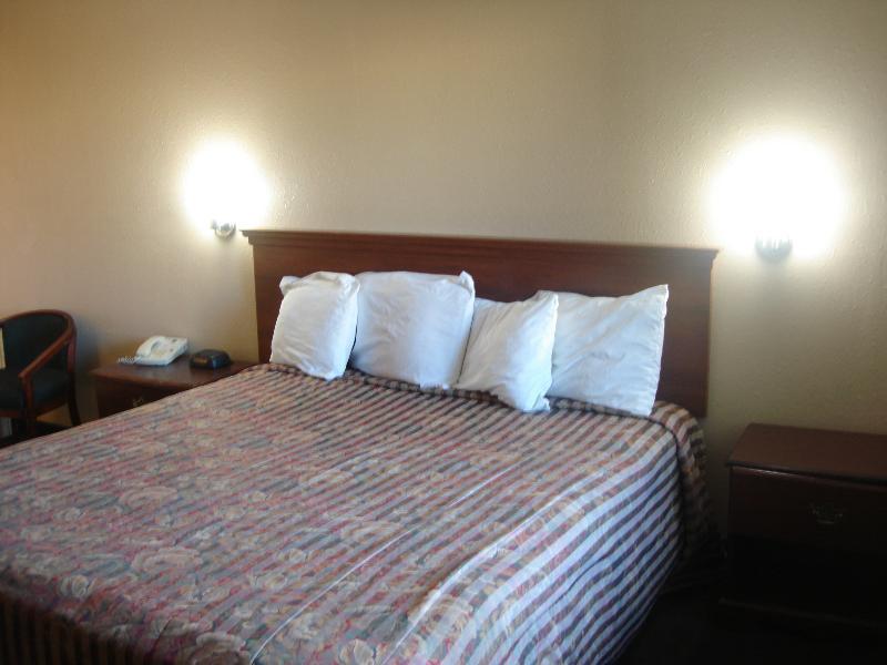 6 Bakersfield, Ca South Hotel 2*